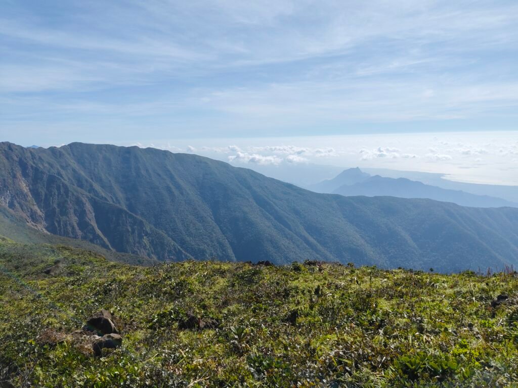 mount mantalingajan famous knife edge