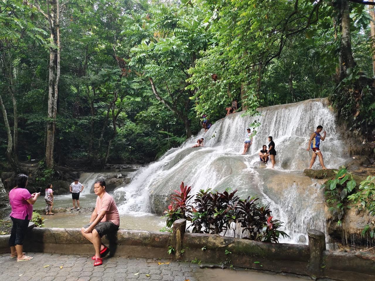 Panas Waterfalls background