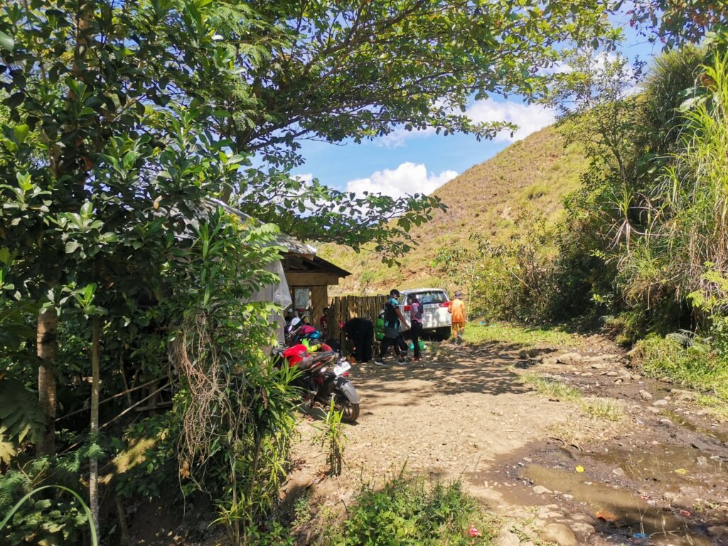 Mt. Kulago Impasugong Bukidnon jumpoff area registration and briefing instructions and parking area.