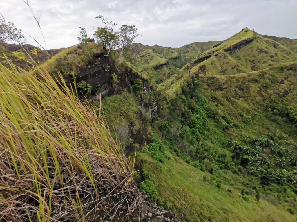 Mt. Megatong Sto. Tomas Davao del Norte technical trail and cliffside. Hiking trail guide by Manakaay ug Bukid.