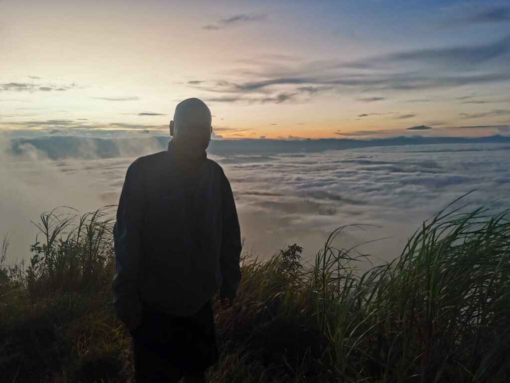 Mt. Alig Dagumbaan Maramag Bukidnon early morning sea of clouds. Visited by Manakaay.