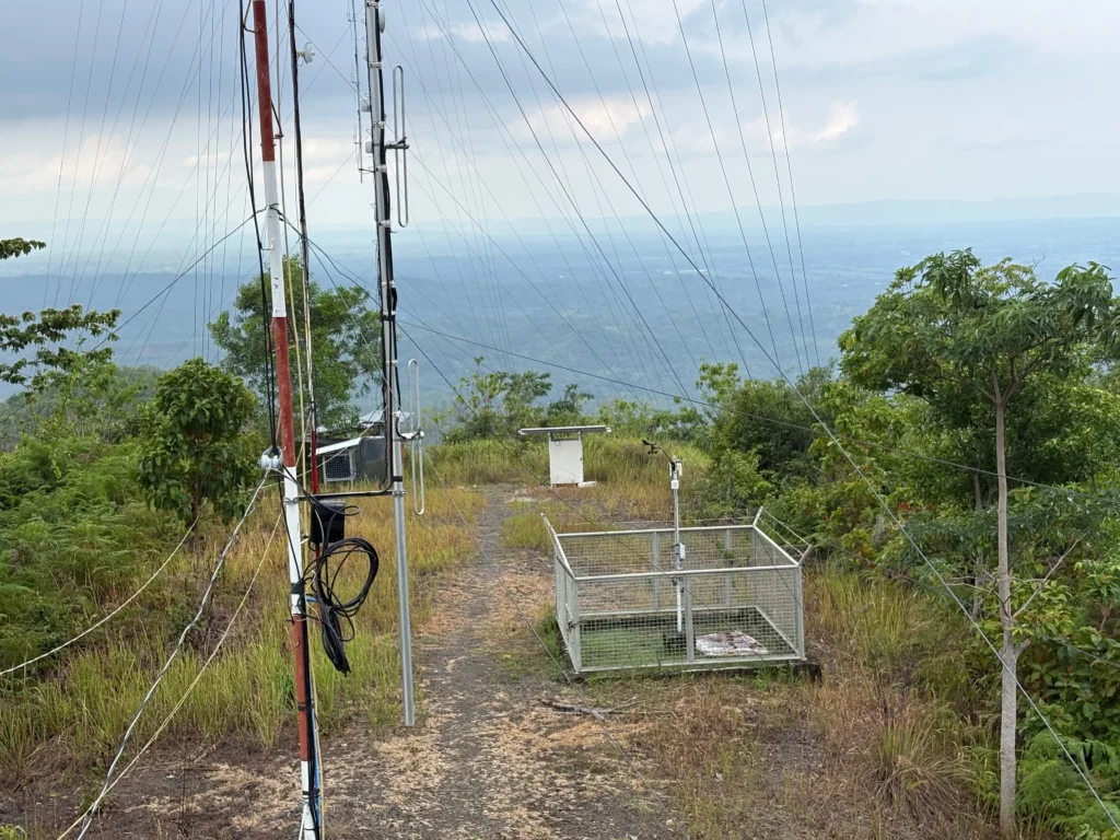 Talaingod Viewdeck Davao del Norte radio tower and equipment.