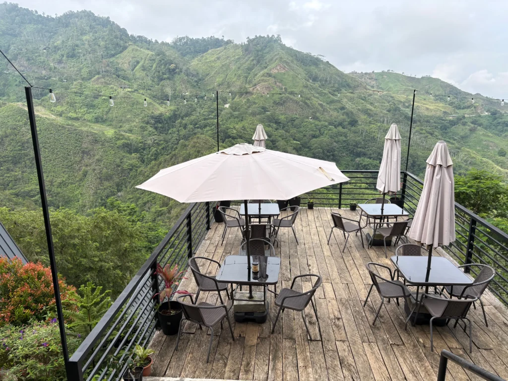 Pines and Mists Homestay Sitio Uraya, Talaingod cafe and viewdeck