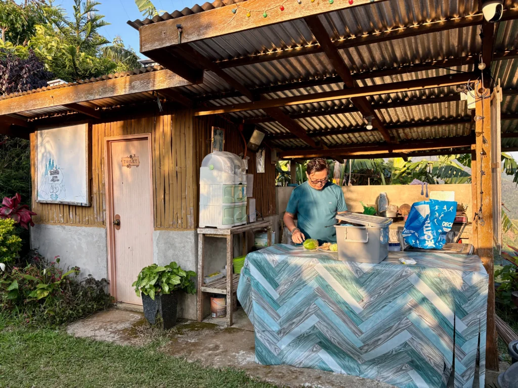 Tentsite ni Apo and Mulberry Farm Balutakay, Bansalan, Davao del Sur toilet and kitchen